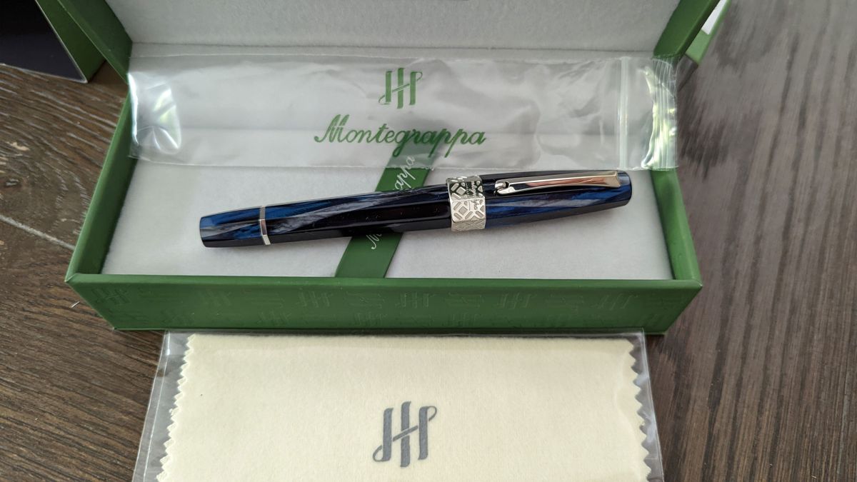 MONTEGRAPPA - Montegrappa Otto Octagon Butterfly Blue Fountain Pen 1